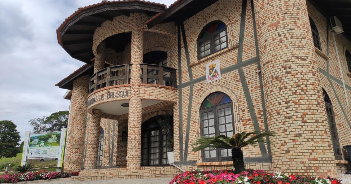 ApÃ³s repercussÃ£o, lei que previa ‘supersalÃ¡rios’ para servidores da CÃ¢mara acaba ...