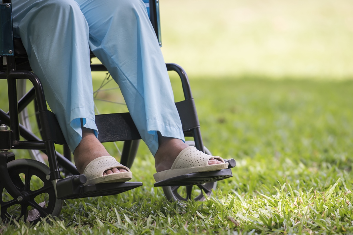 1 de 1 Foto de pernas de mulher sentada em cadeira de rodas - Metrópoles - Foto: Freepik