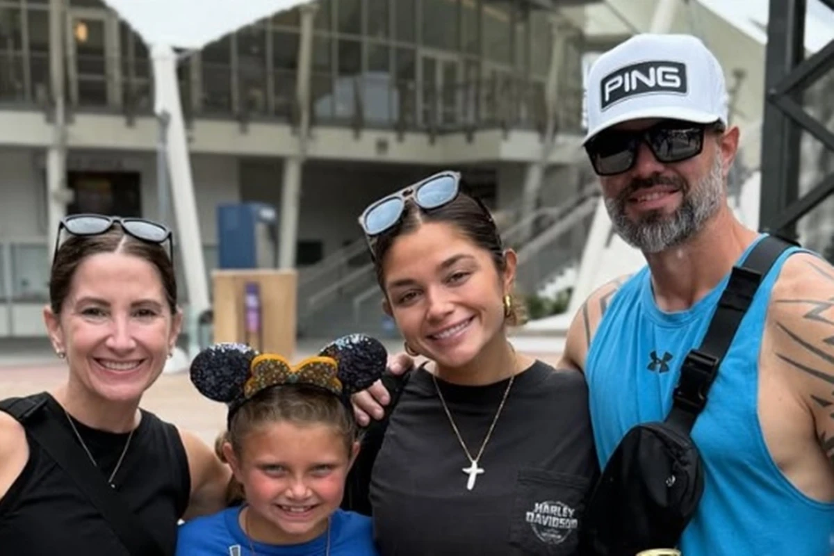 1 de 1 Imagem colorida de Saige e sua família, reprodução redes sociais - Metrópoles - Foto: ...