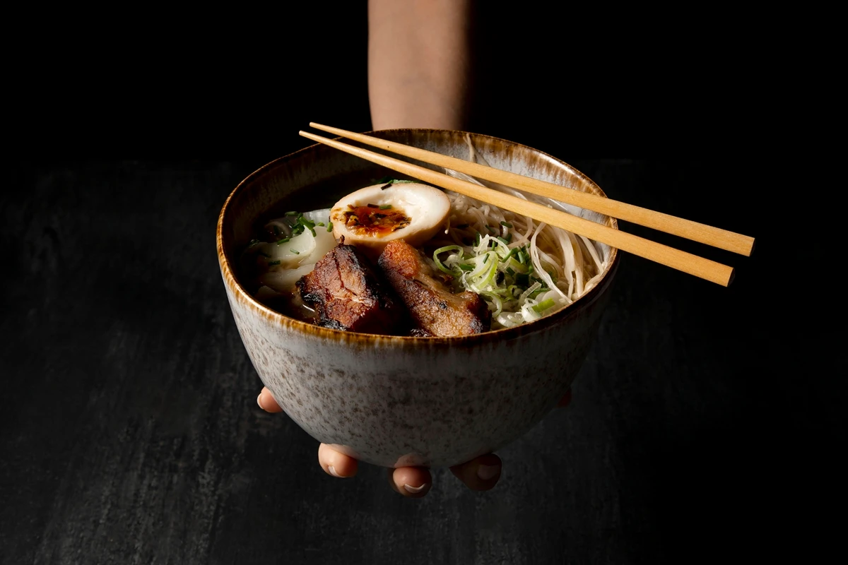 1 de 1 Imagem mostra tigela de lamen, um tipo de macarrão japonês com caldo, ovo e pedaços de ...