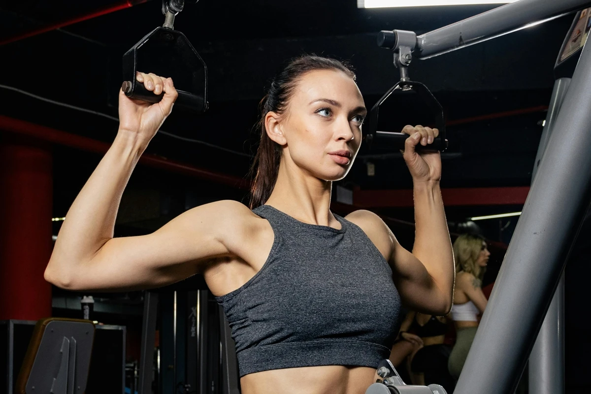 1 de 1 Foto colorida de mulher treinando - Metrópoles - Foto: Alexapopovich/Pexels