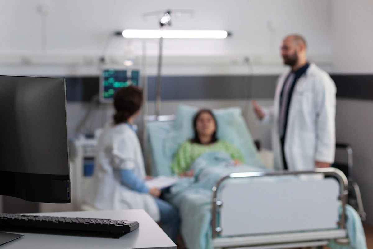 1 de 1 Equipe médica e paciente em ambiente hospitalar - Metrópoles. - Foto: Magnific