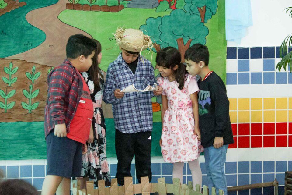 Projeto Hora do Conto incentiva leitura, teatro e criatividade no CEM São Luiz – Prefeitura Mu...