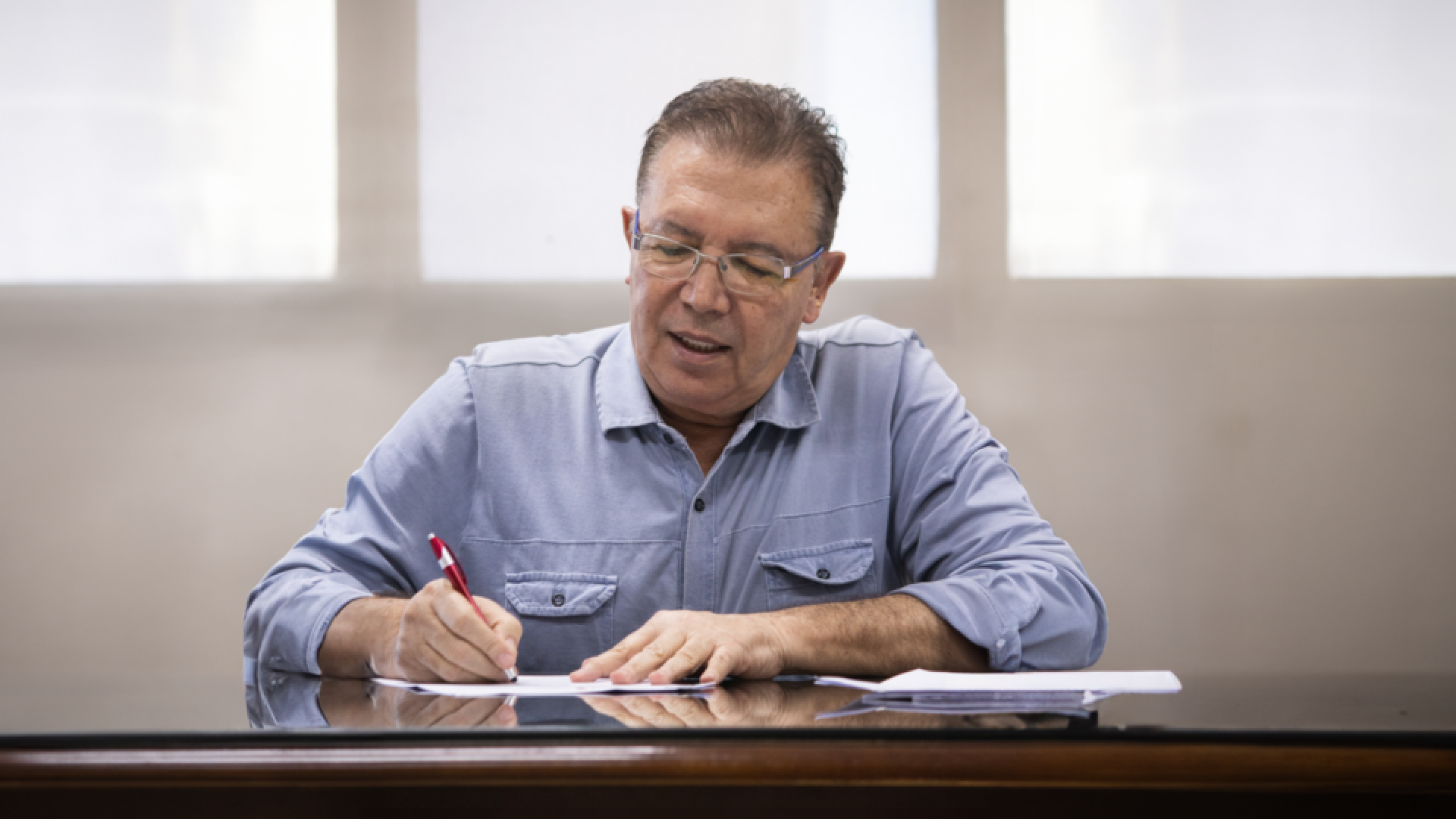 Prefeito Orvino sanciona lei que estabelece diretrizes para saúde sexual e reprodutiva de adoles...
