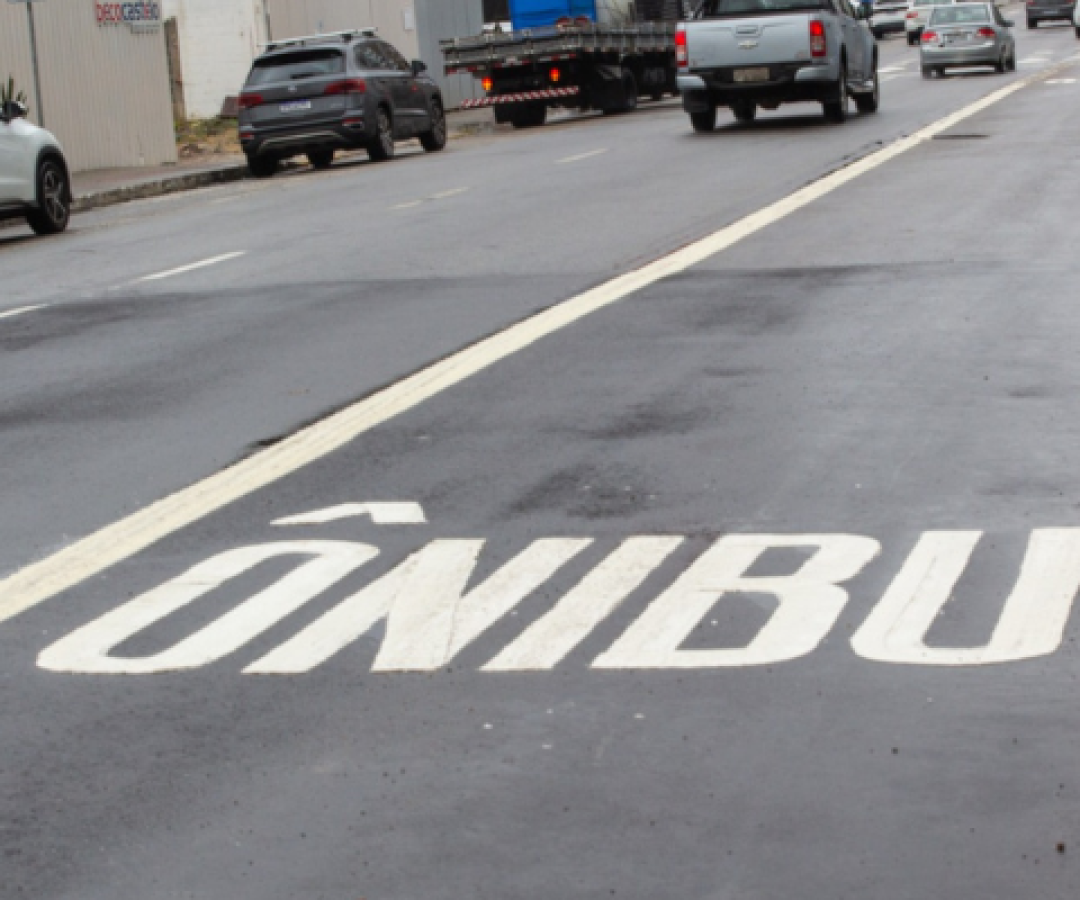 São José reforça sinalização da faixa exclusiva para ônibus na Presidente Kennedy e alerta ...
