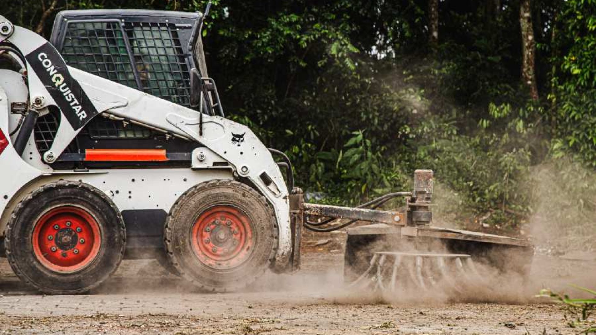 Bobcats dão agilidade à limpeza urbana e transformam rotina das equipes em São José – Prefe...