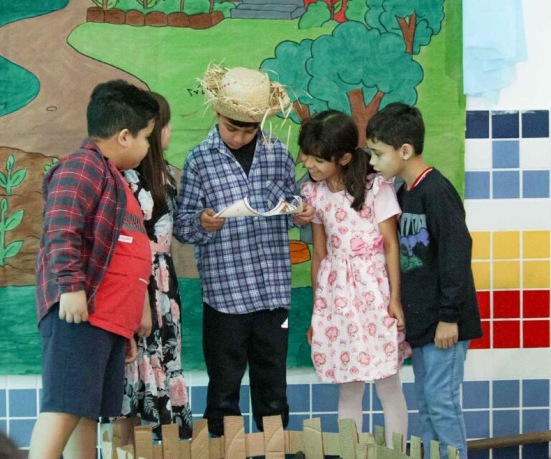 Projeto Hora do Conto incentiva leitura, teatro e criatividade no CEM São Luiz – Prefeitura Mu...