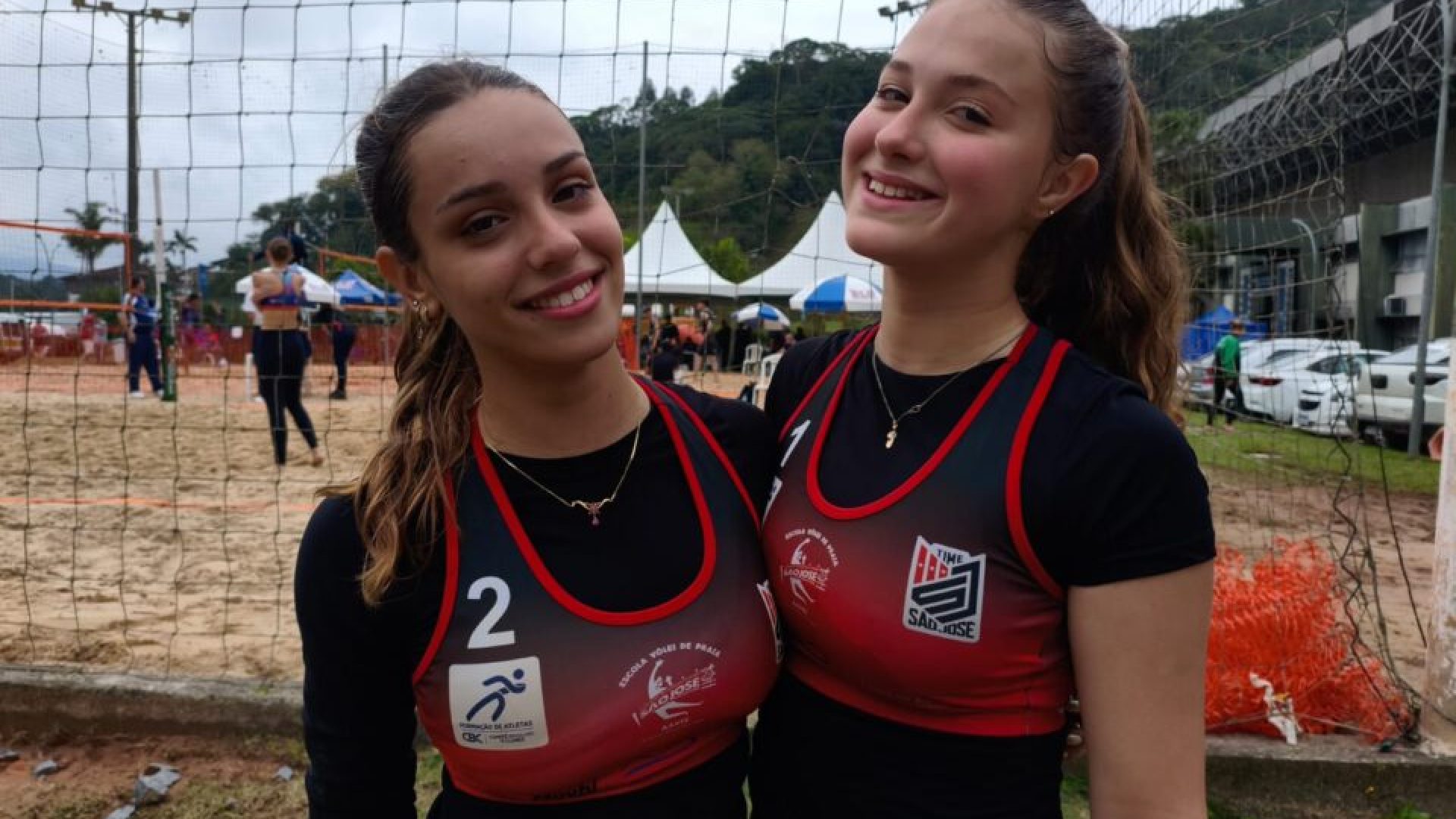 Dupla de São José vence confronto decisivo e avança à próxima fase do vôlei de praia nos Jo...