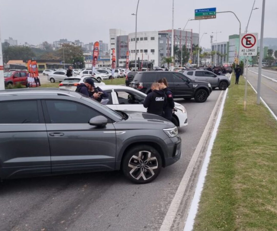Guarda Municipal de São José realiza instrução prática de trânsito com alunos do curso de f...