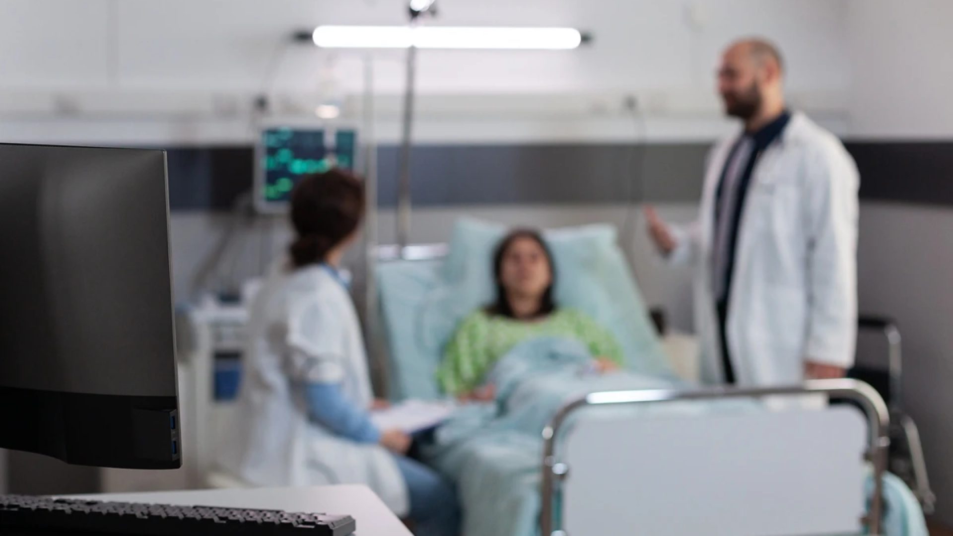 1 de 1 Equipe médica e paciente em ambiente hospitalar - Metrópoles. - Foto: Magnific
