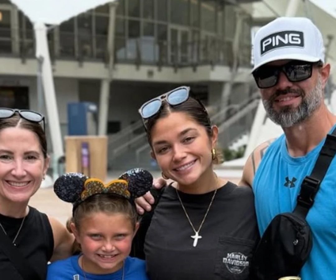 1 de 1 Imagem colorida de Saige e sua família, reprodução redes sociais - Metrópoles - Foto: ...