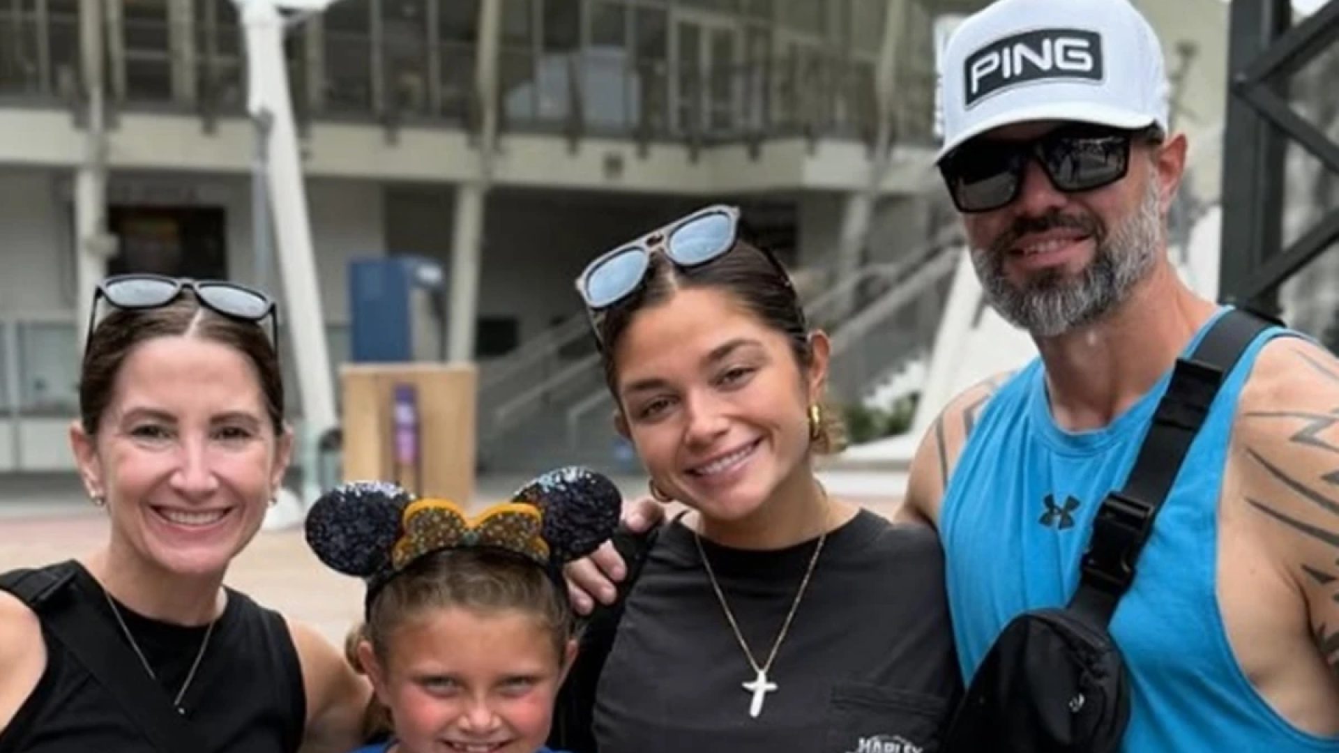 1 de 1 Imagem colorida de Saige e sua família, reprodução redes sociais - Metrópoles - Foto: ...