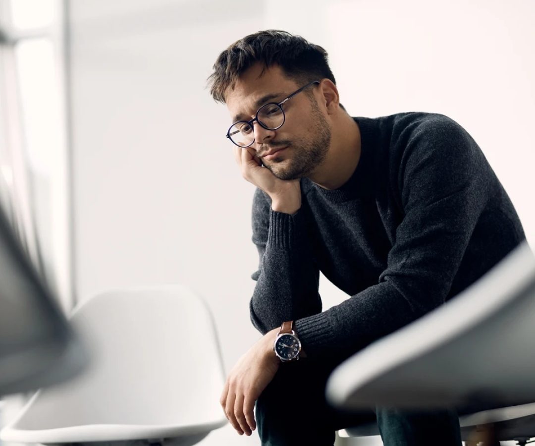 1 de 1 Imagem colorida de homem cansado - Metrópoles - Foto: Freepik