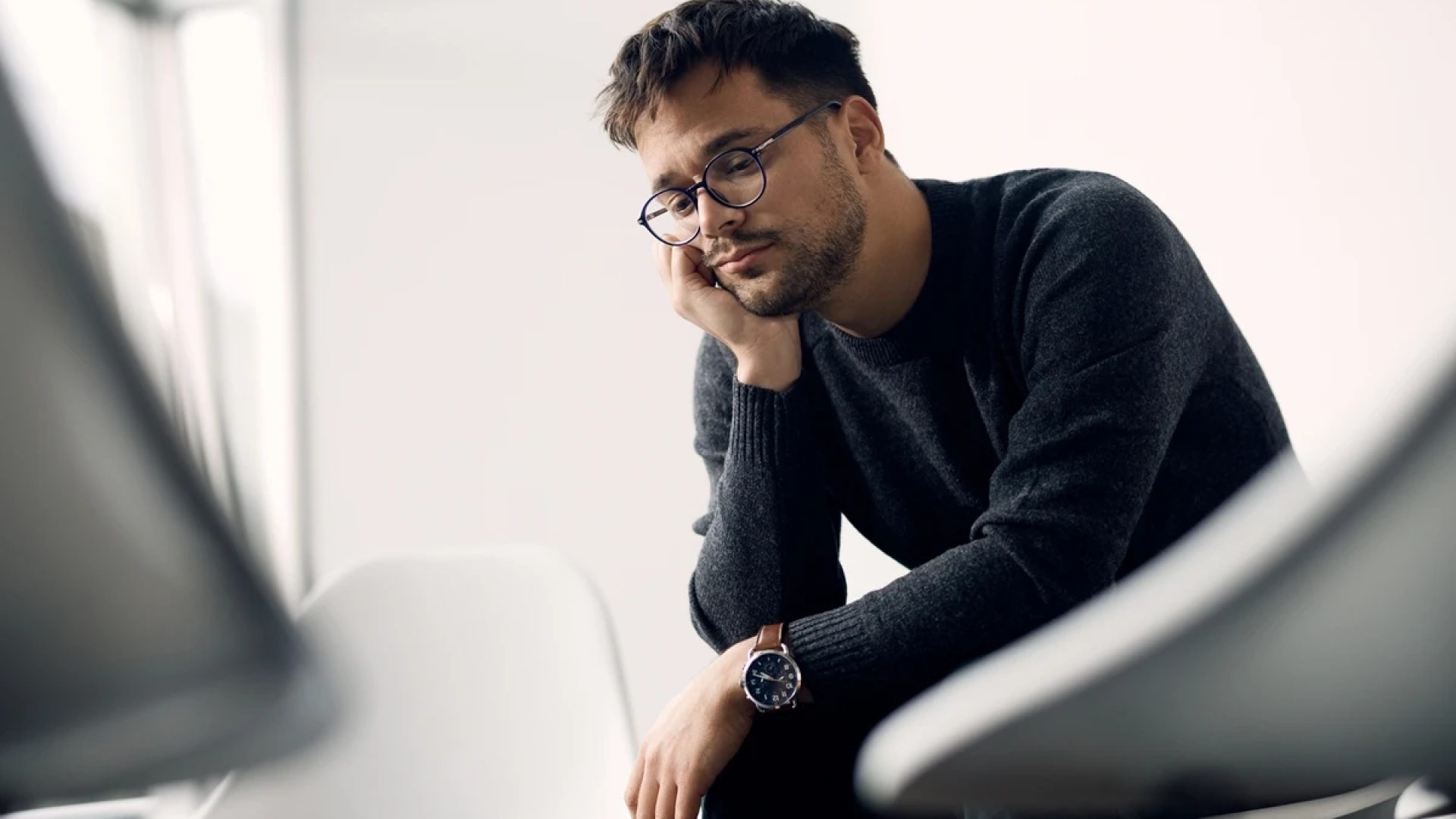 1 de 1 Imagem colorida de homem cansado - Metrópoles - Foto: Freepik