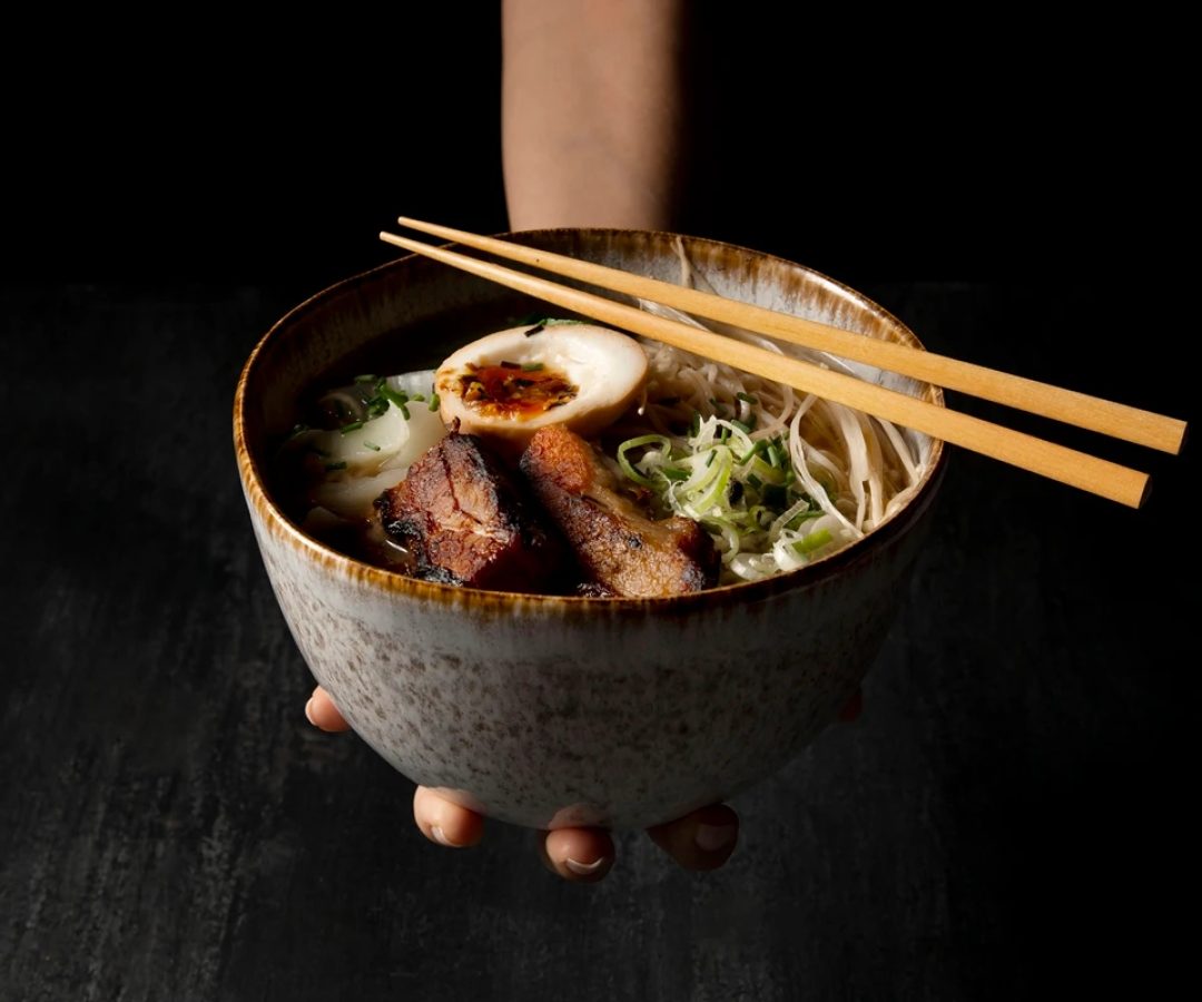 1 de 1 Imagem mostra tigela de lamen, um tipo de macarrão japonês com caldo, ovo e pedaços de ...